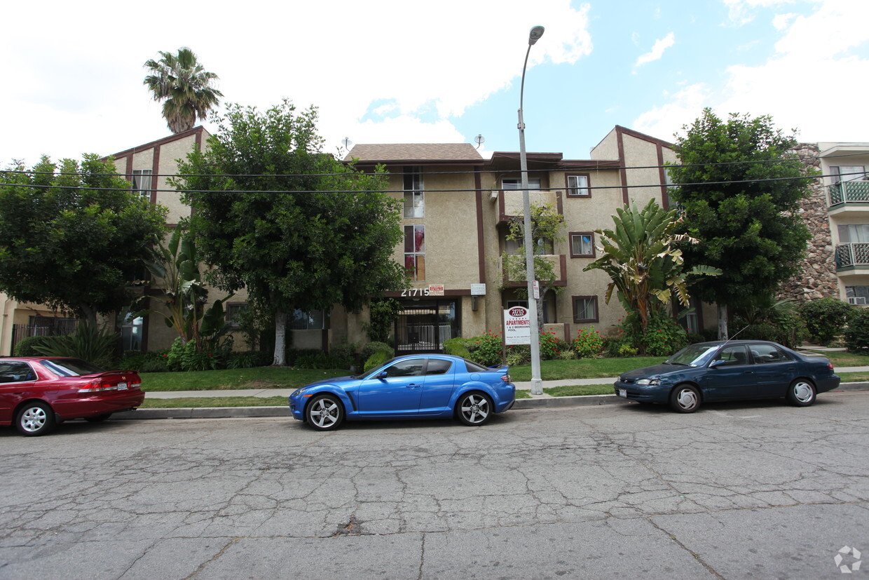 21715 del Lanark ¡St - Lanark Apartments