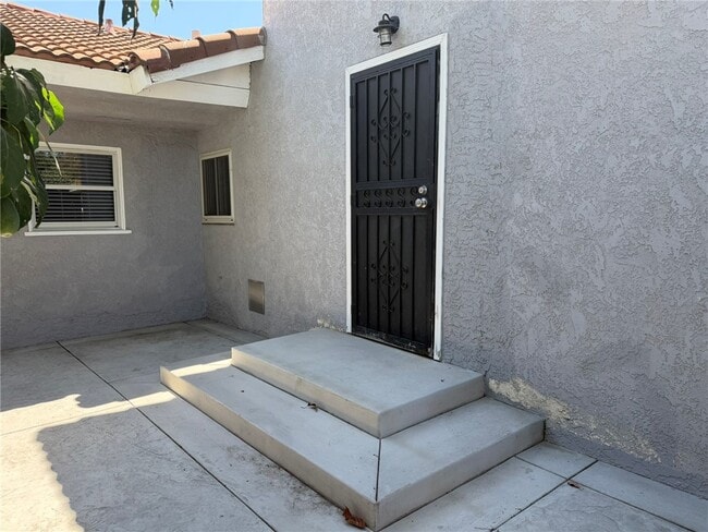 Building Photo - 844 Woodlawn St