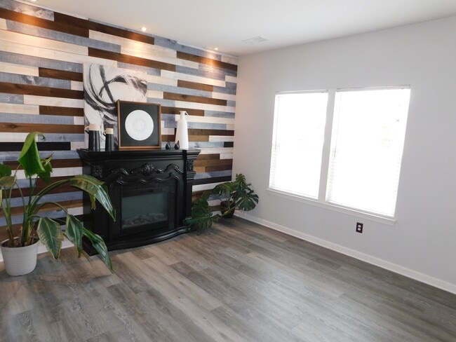 Building Photo - 104 Pebble Creek Dr