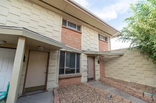 Building Photo - 1121 Akron St