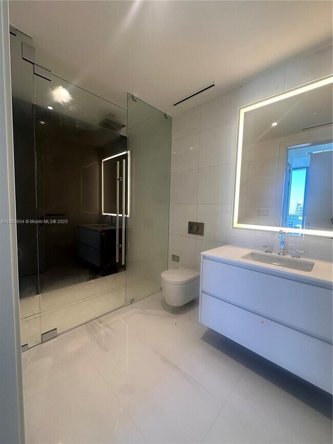 Building Photo - 300 Biscayne Blvd Way