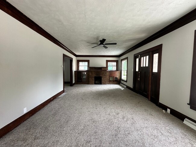 Building Photo - Three Bedroom Home in Battle Creek