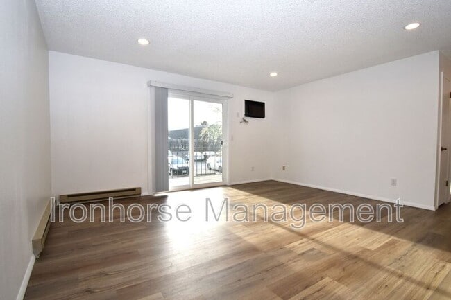 Building Photo - 811 W Villard St