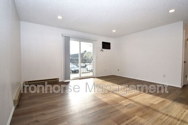 Building Photo - 811 W Villard St