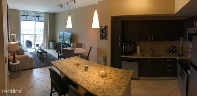 Foto del edificio - 1 br, 1 bath Apartment - 1700 SW 78th Ave