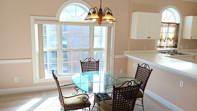 Foto del edificio - Furnished 2 Bedroom, 2 Bath Condo in Little River! Community Pool