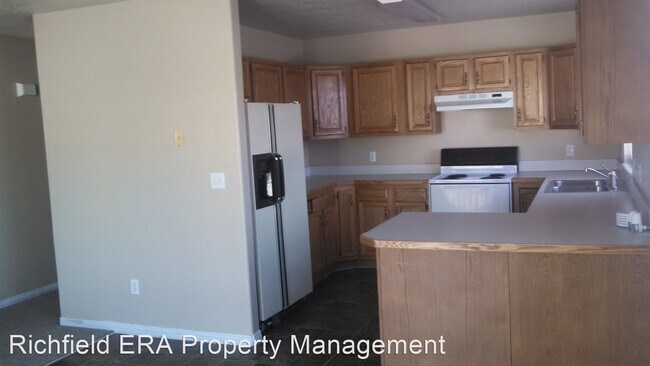 Foto del edificio - 3 br, 2 bath House - 1048 W 820 S