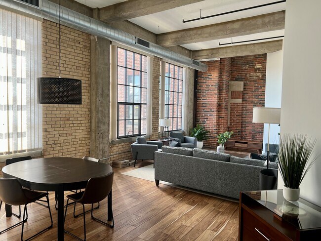 Sala de estar - 801 Broadway Ave NW