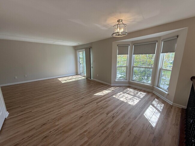 Building Photo - 9 Crabapple Ct