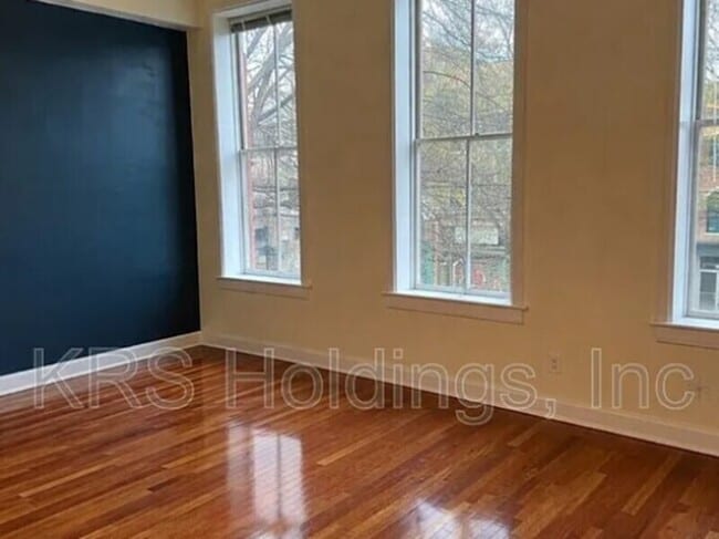 Photo - 123 E Broad St Apartment