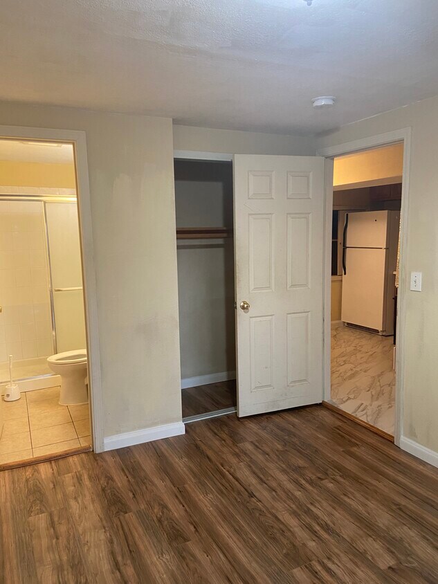 Big room - $1100 - 168 Santa Barbara Ave