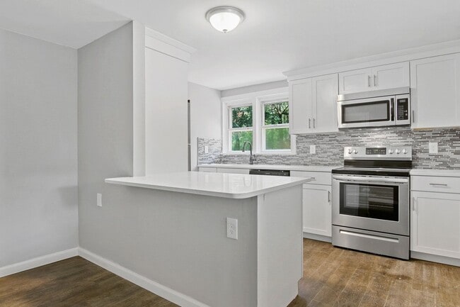 Foto del edificio - Coming Soon! Spacious 3 Bedroom, 1 Bath Ho...