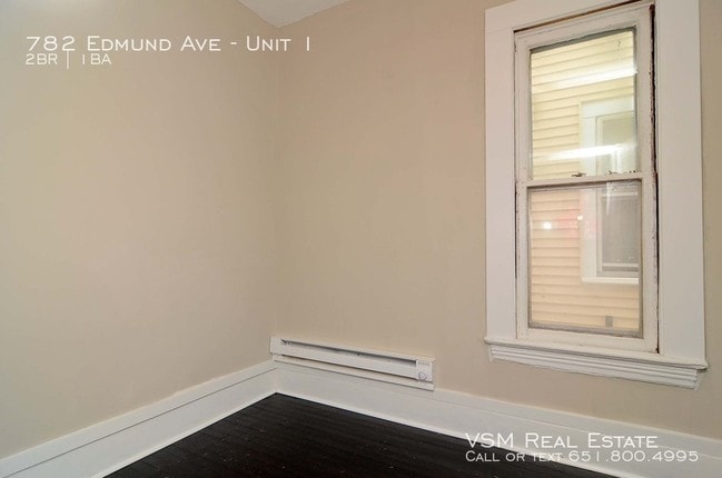 Building Photo - Renovated 2 Bed 1 Bath  in St Paul!!