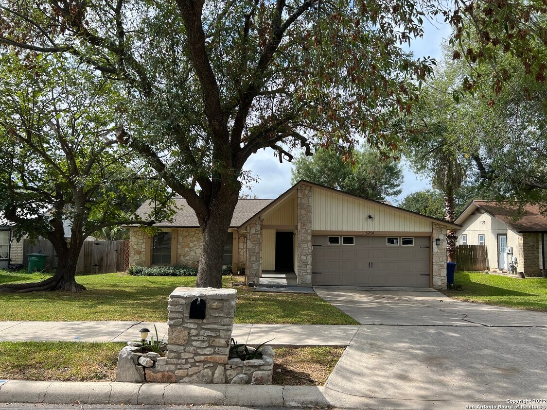Primary Photo - 5250 Galacino St