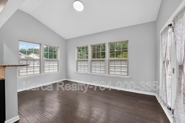 Foto del edificio - 5804 Selkirkshire Rd