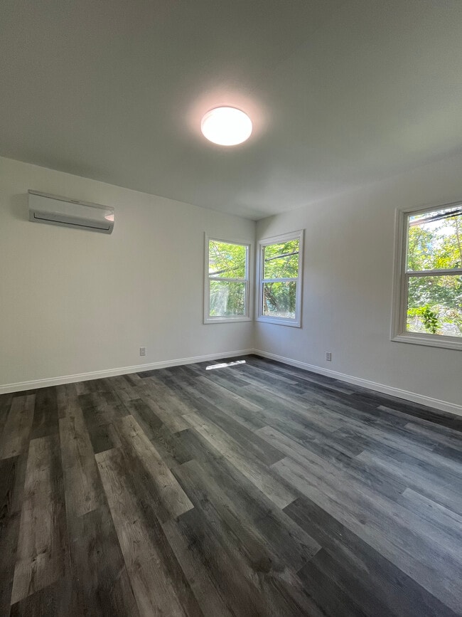 Building Photo - 8708 Sherwood Dr