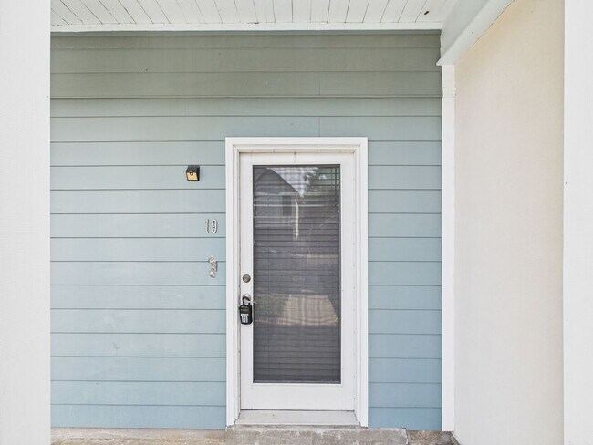 Building Photo - Two Bedroom Townhouse in Lafayette!