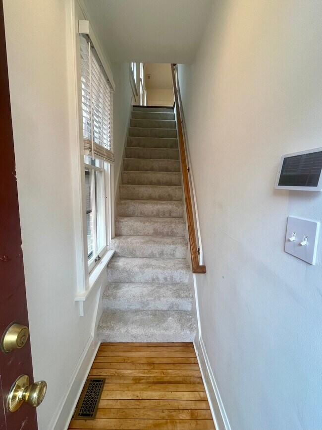 Foto del edificio - 676 Mohawk St,