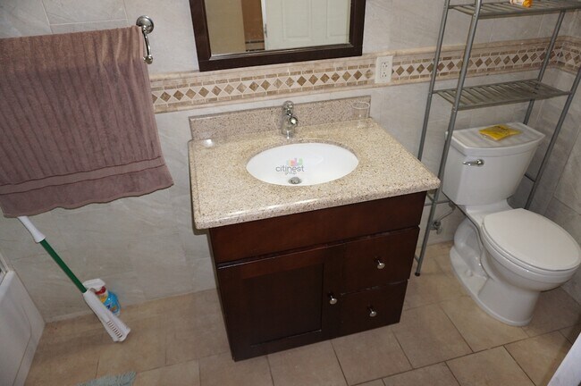 Foto del edificio - 560 74th St