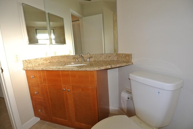Building Photo - 1127 E Seminole 4dAvenue 4d Jupiter Fl 33477