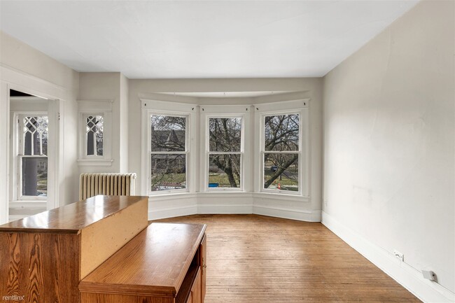 Building Photo - 2 br, 1 bath 4plex - 2274 Robinwood Avenue 3