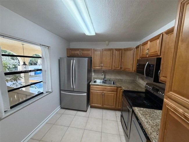 Foto del edificio - 138 S Cypress Rd