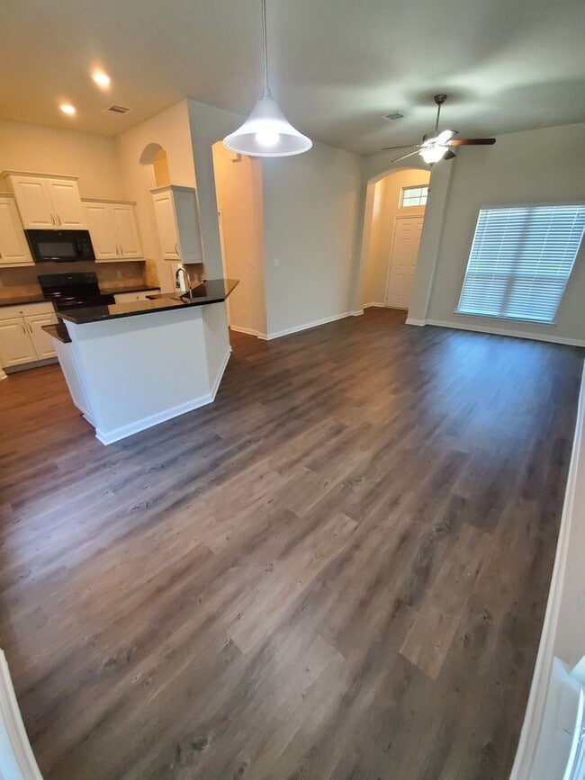 Foto del edificio - 3/2 Home with Open Floor Plan in Bryan