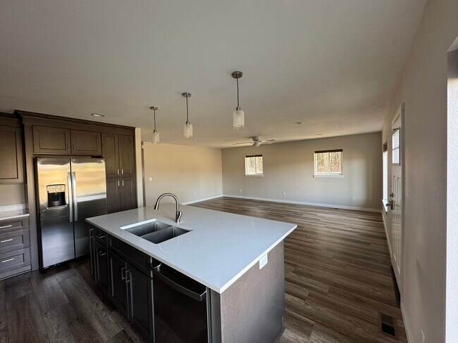 Foto del edificio - 764 Evergreen Way