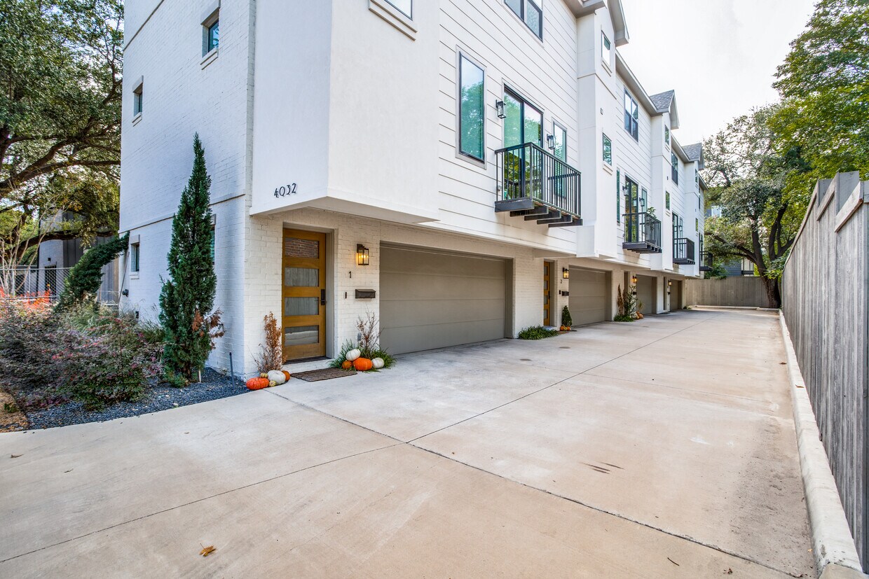 4032 Herschel Ave, Dallas, TX 75219 Townhome Rentals in Dallas TX