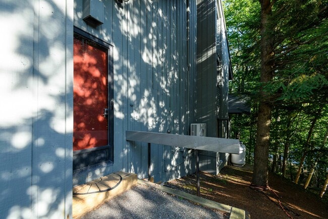 Building Photo - 32 Fox Run Rd