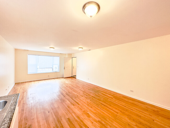 Building Photo - 2856 W 38th St