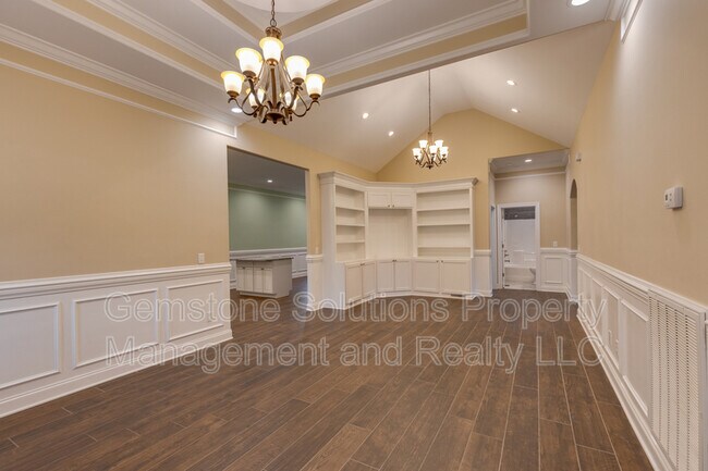 Building Photo - 504 Skyline Dr