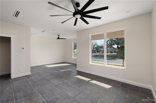 Foto del edificio - 914 Bicentennial Blvd