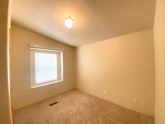 Foto del edificio - Great 3 bed, 2 bath North Valley home backs to Lemmon Valley Park.