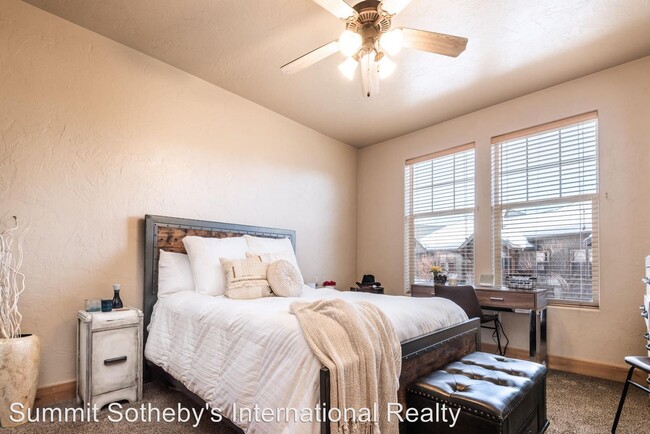 Foto del edificio - 1575 Fox Hollow Ln