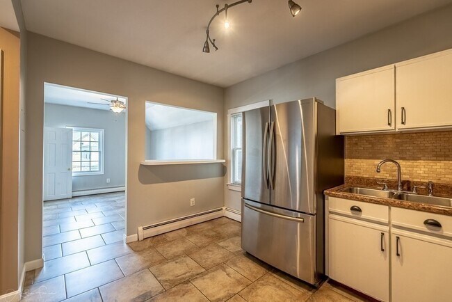 Foto del edificio - 1684 S Main St