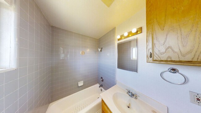 Foto del edificio - 13038-13040 4th St