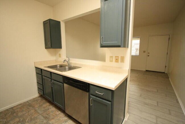 Foto del edificio - 7666 E 22nd St