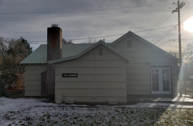 Building Photo - 102 S Chestnut St