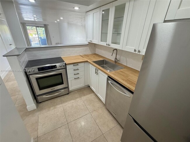 Foto del edificio - 4600 SW 67th Ave