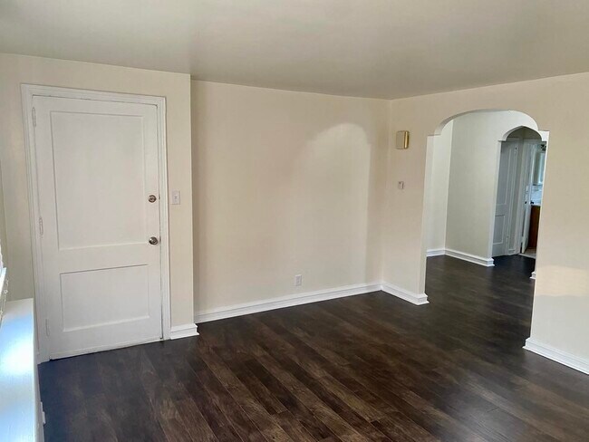 Sala de estar - 4345 Oakmont St
