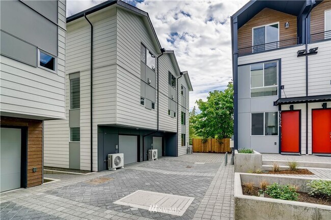 Foto del edificio - Immaculate 3 Bed 2 Bath Seattle Townhome @ An Incredible Location!