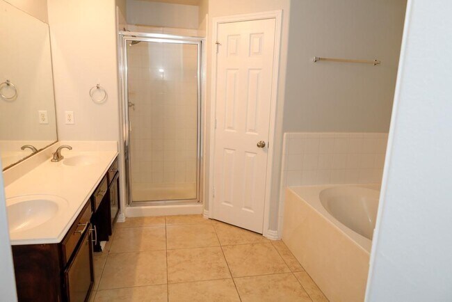 Foto del edificio - 10426 Iris Lake Ct