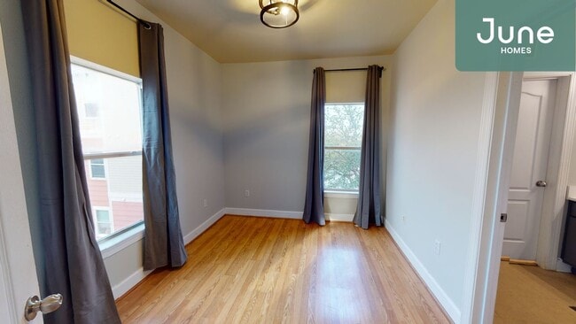 Foto del edificio - Queen room in 4-bed/4.0-bath Home