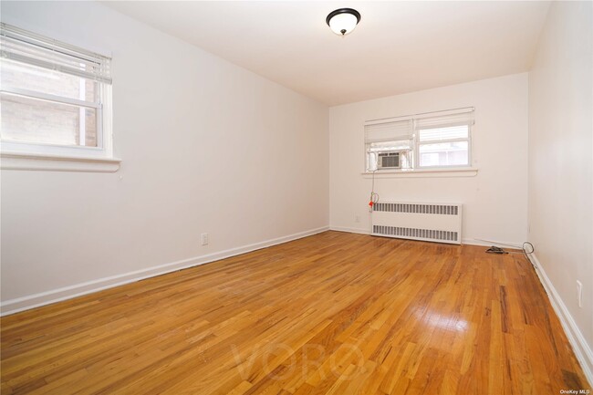 Foto del edificio - 43-40 157th St