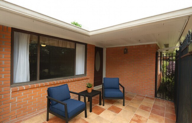 Foto del edificio - 4018 Nenana Dr