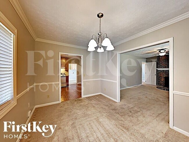 Foto del edificio - 421 Ozora Rd