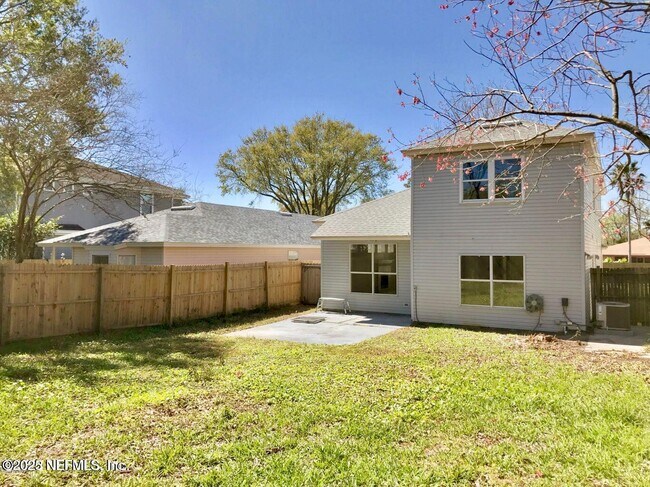 Foto del edificio - 1853 McClure Ln