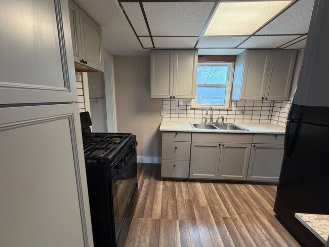 Foto del edificio - Charming 3-Bedroom Home with First-Floor Bedroom & Large Yard - PET FRIENDLY