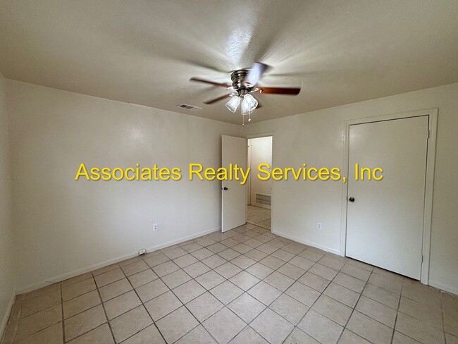 Building Photo - 3 Bed/1 bath SF Home in Hawthorne- MUST SEE!